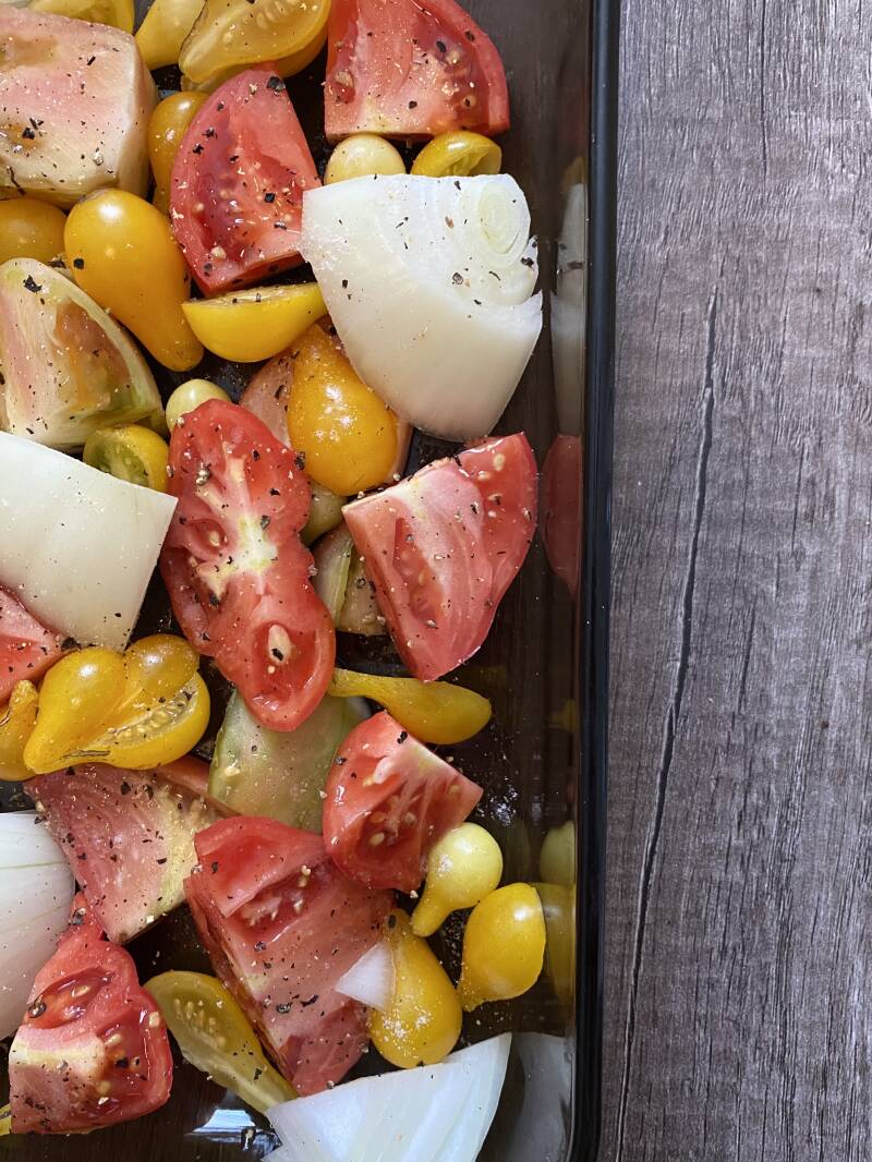 Tomatoes with garlic and onions for roasting