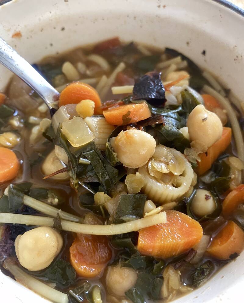 minestrone soup with kale and chickpeas