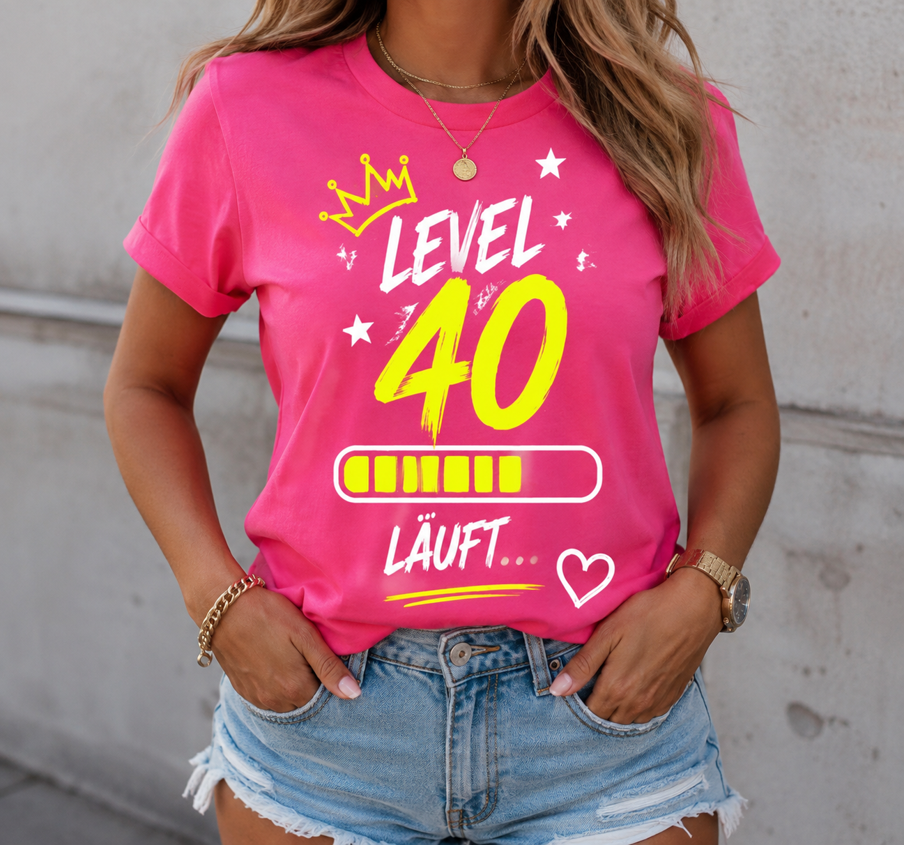 Damen T-Shirt „Level 40 – Läuft…“ | Neon Geburtstags-Shirt zum 40. Geburtstag | Lustiges Geschenk für Frauen