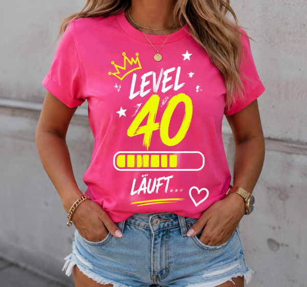 Damen T-Shirt „Level 40 – Läuft…“ | Neon Geburtstags-Shirt zum 40. Geburtstag | Lustiges Geschenk für Frauen