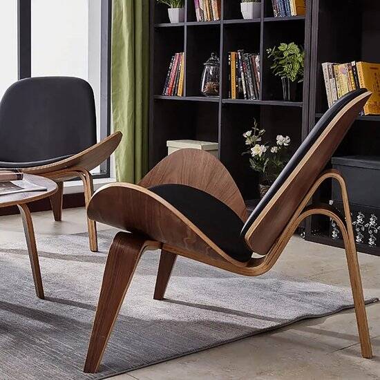 Wegner Shell Chair Walnoot
