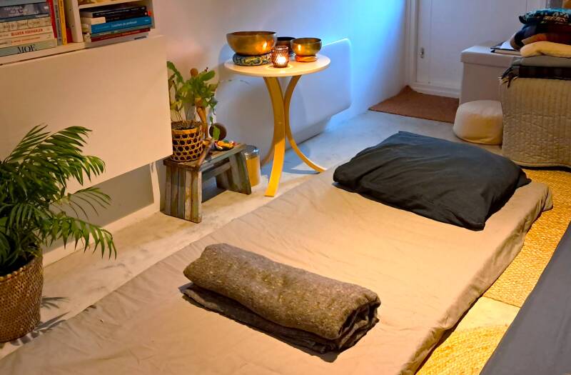 Yoga Nidra in assen, Yoga Nidra online, Lichaamsgerichte coach Assen, stress klachten, moe, spierspanning, onrust verhelpen, relatietherapie Assen, relatietherapeut Assen, zelfzorg, balans