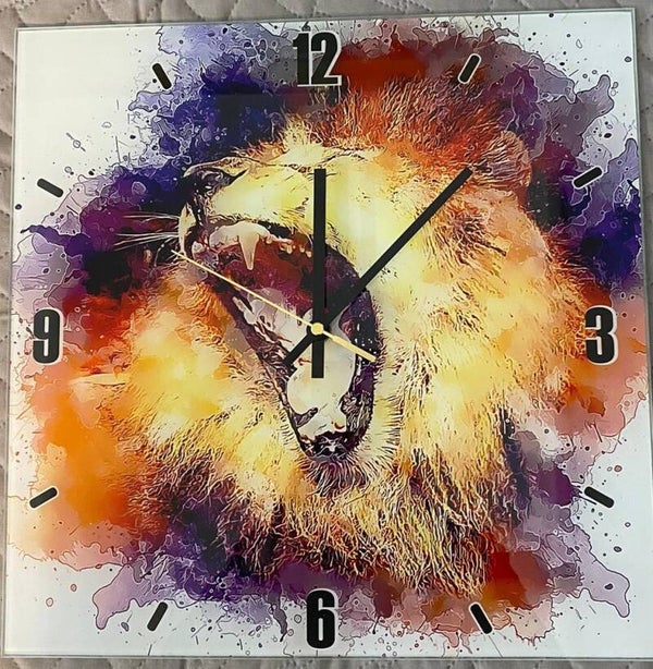 Pulkstenis pie sienas