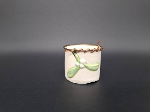 Small Tin with Mistletoe