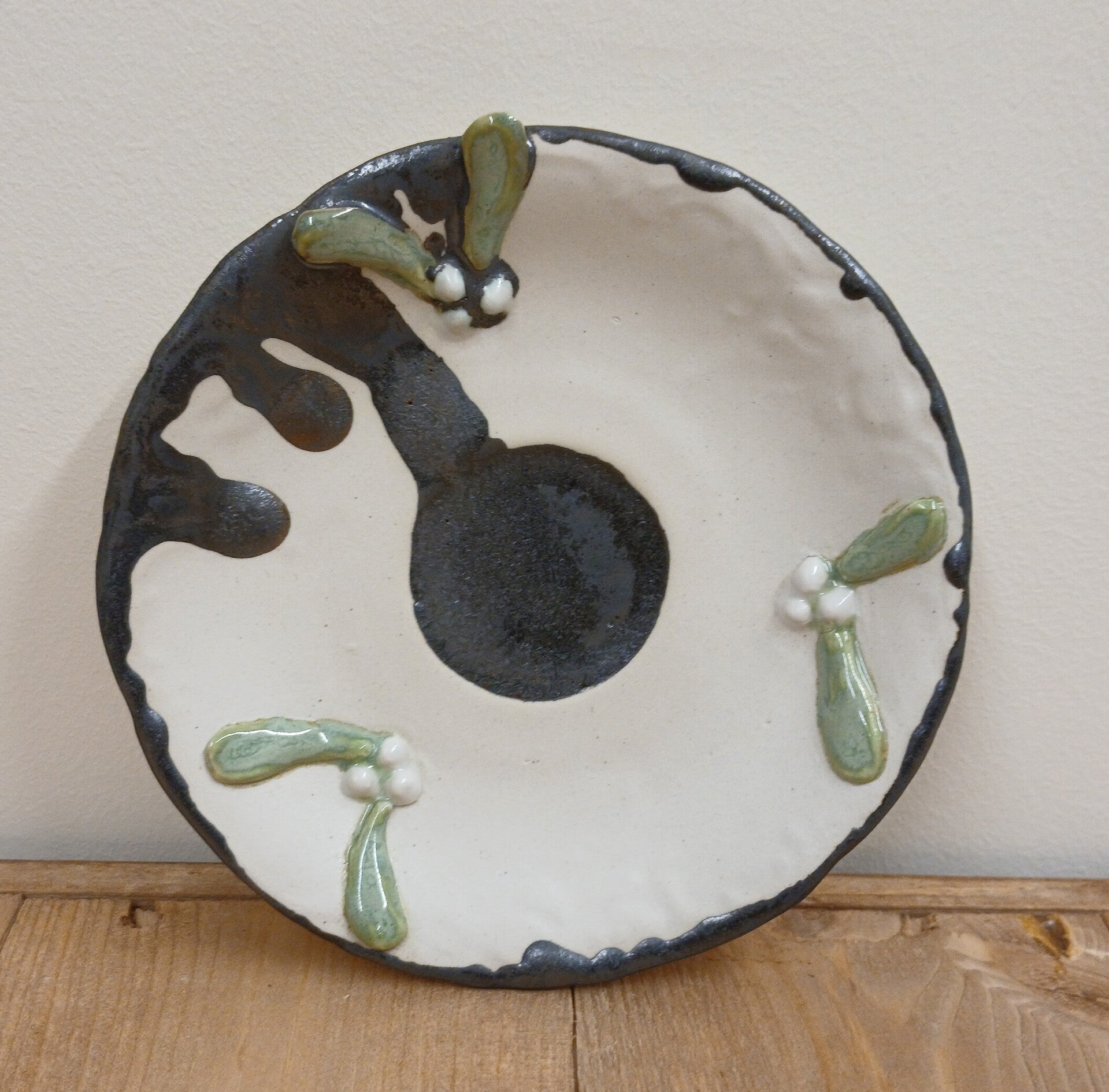 Saucer with Mistletoe