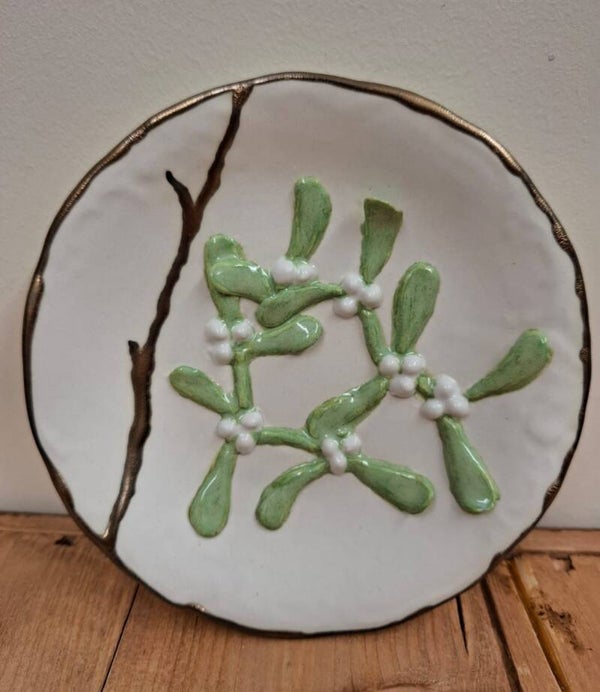 Saucer with Mistletoe