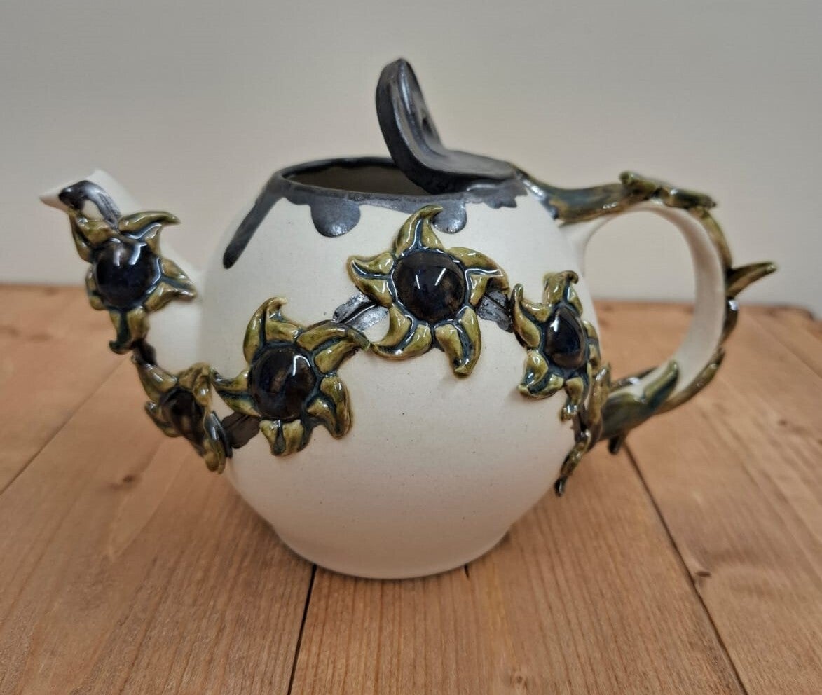 Teapot with Bella Donna