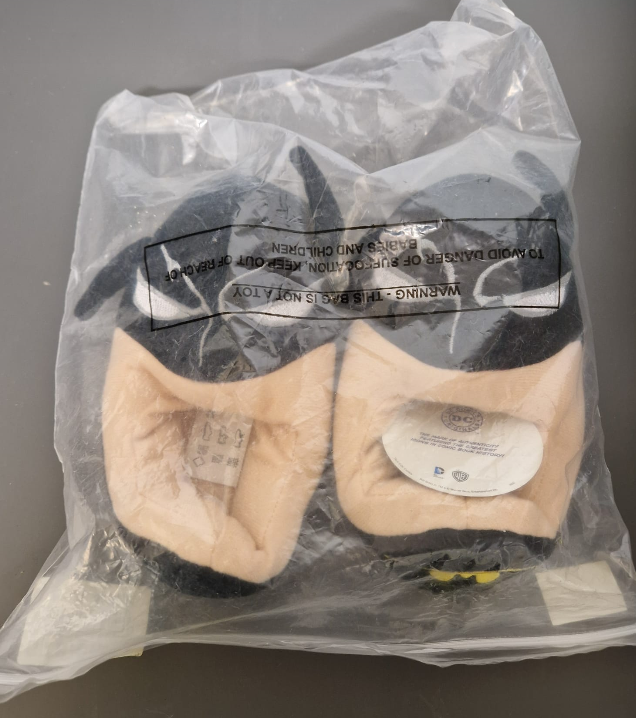 Batman dark knight kids slippers size 8/9