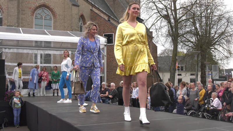 VoorjaarsmodeshowRaalte-30maart2019-025.jpg