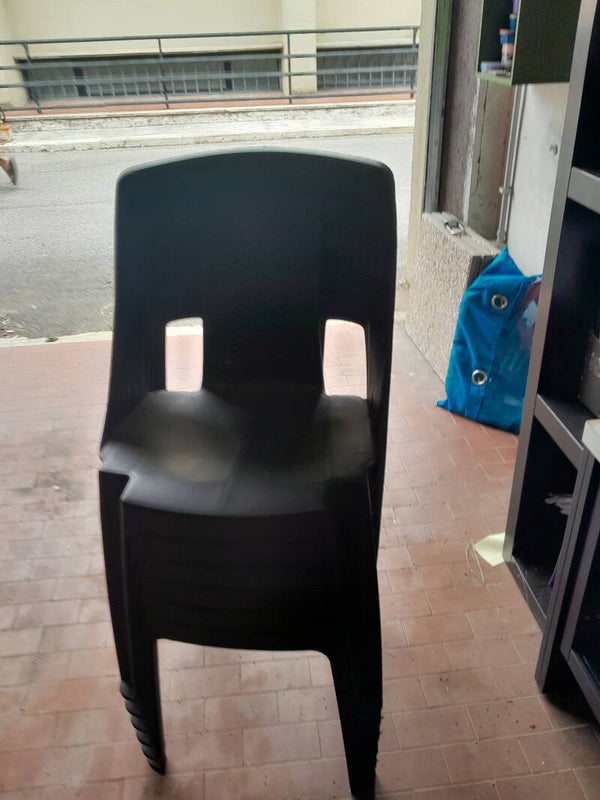 sedie di plastica assolutamente funzionanti
