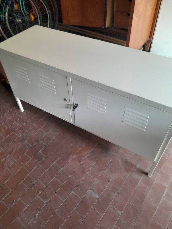 comodino da ufficio ORRIBILE di metallo