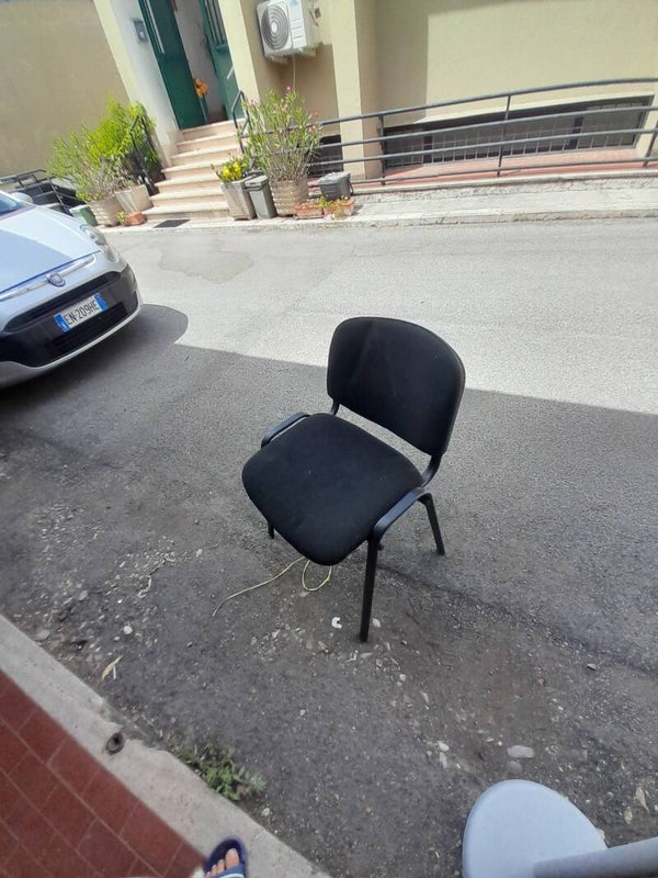 sedia nuovamente normalissima