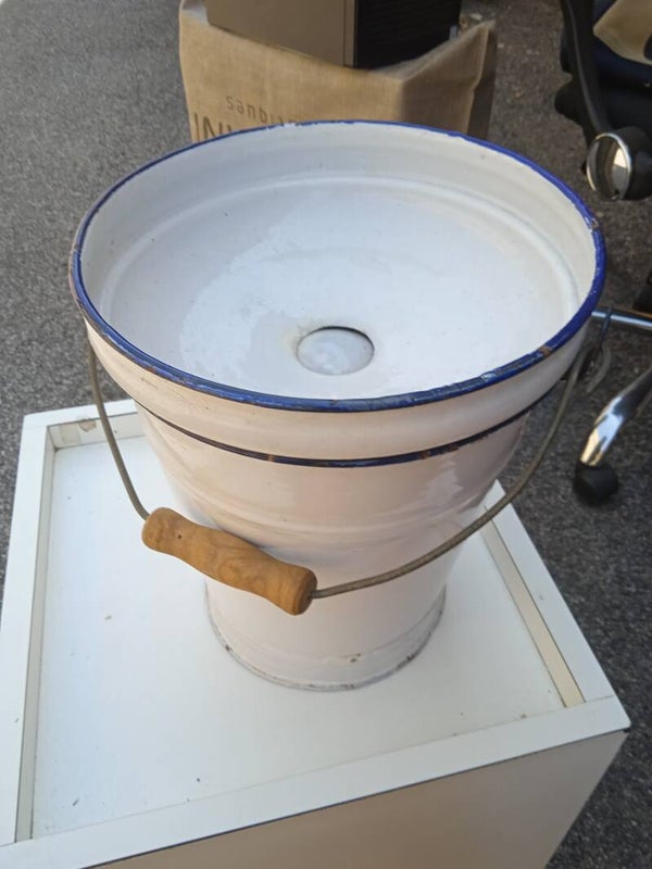 lavabo da camera di nonna Carolina forse...mai usato