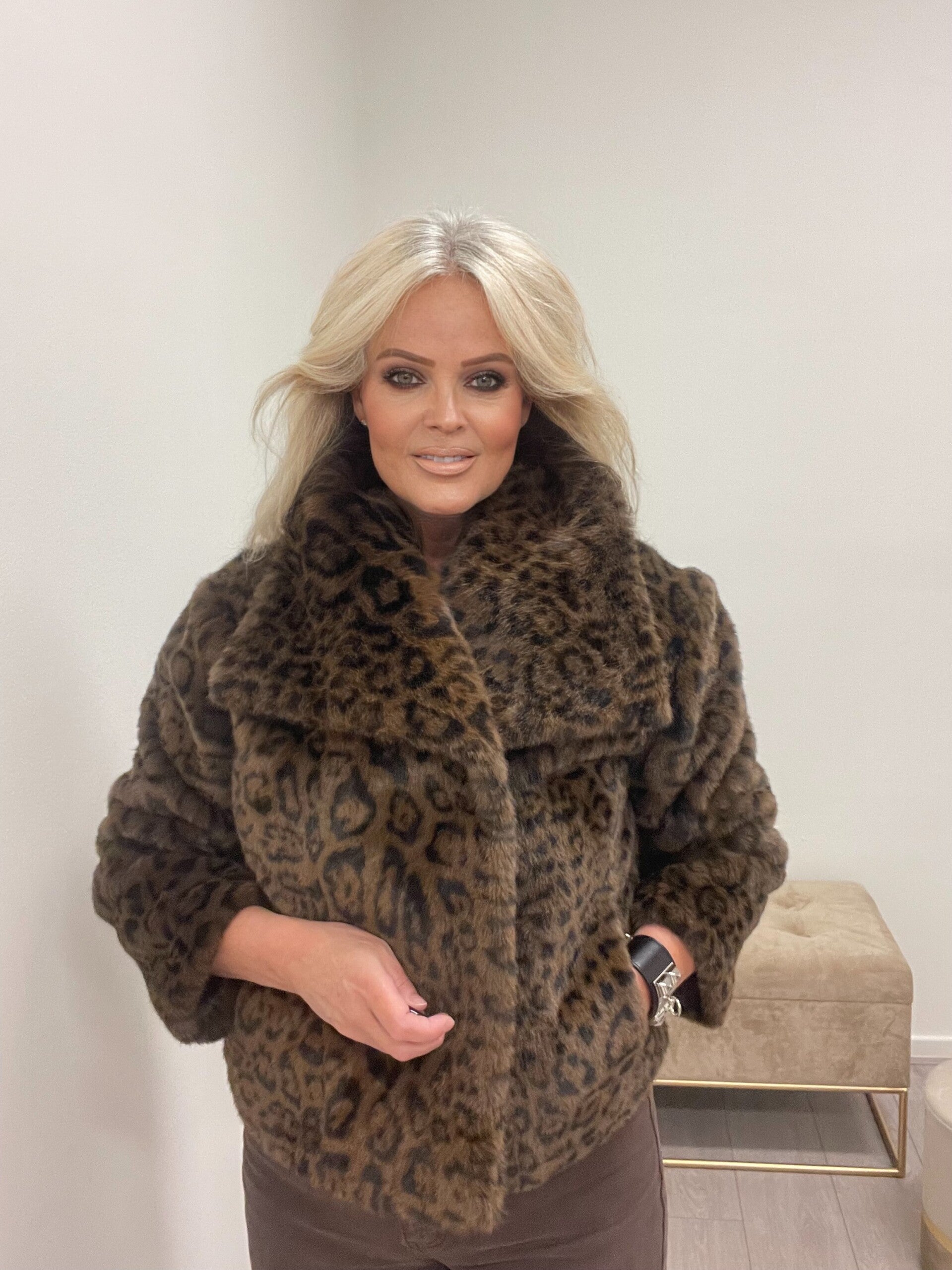 Faux fur brown leopard