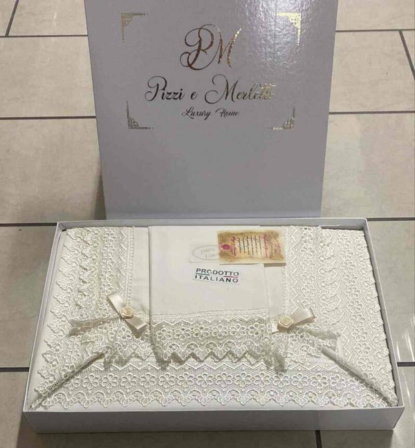 completo  lenzuola Pizzi e Merletti Arya 100% cotone con rifinitura in macramè