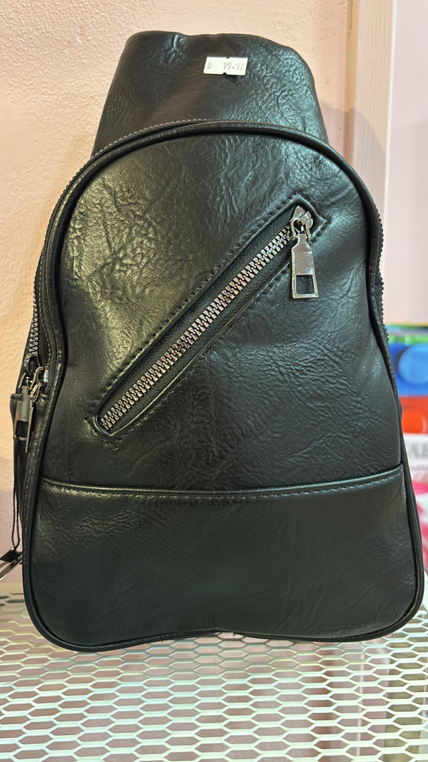Zaino Monospalla Nero con Tasche – Ecopelle
