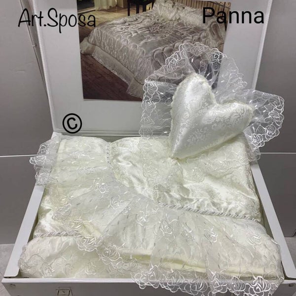 Trapuntino Charro Sposa Matrimoniale con Balza in Macramè e Cuscini Cuore – Made in Italy