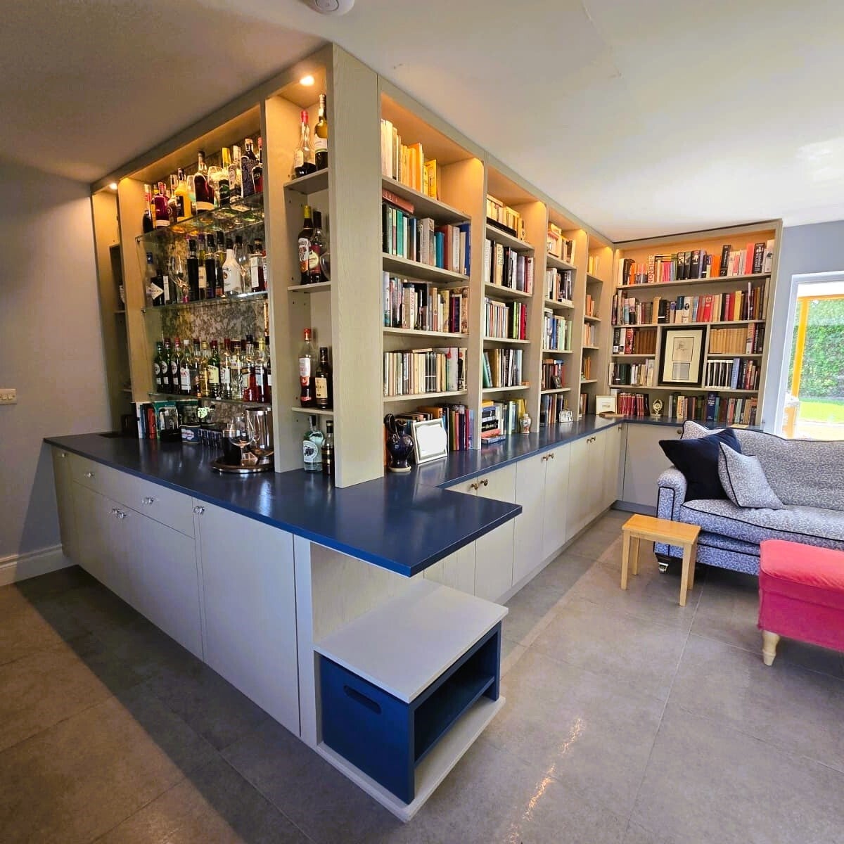 Bespoke library and bar made by Beproje