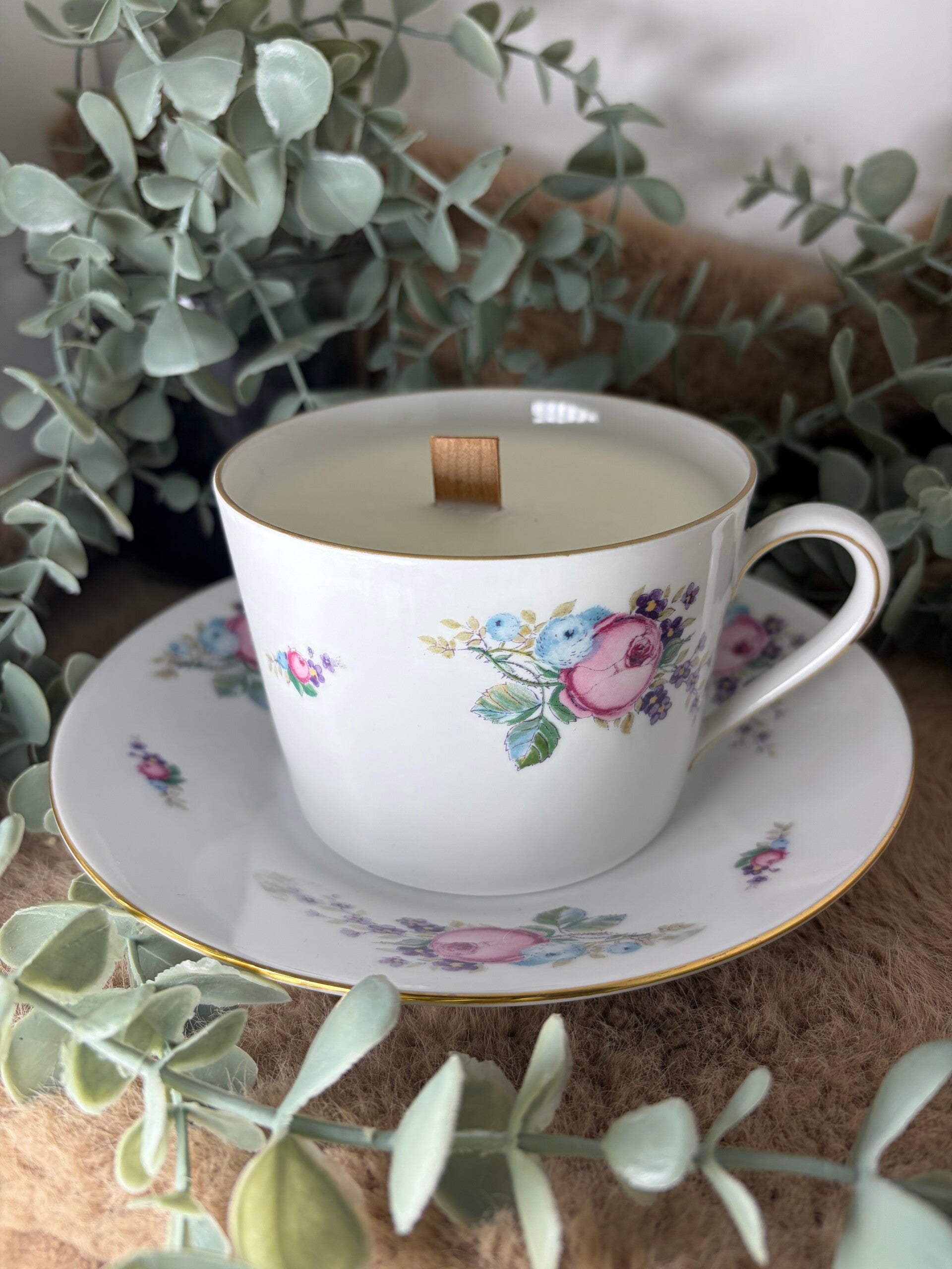 Grande tasse XXL ornée de motifs floraux bleus et roses: menthe/basilic