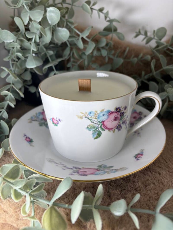 Grande tasse XXL ornée de motifs floraux bleus et roses: menthe/basilic