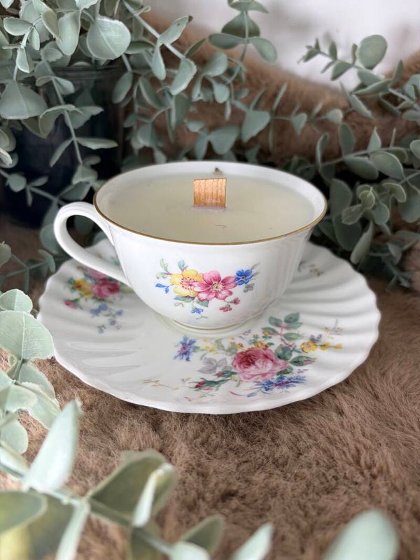 Jolie tasse blanche fleuries  Fleur de coton