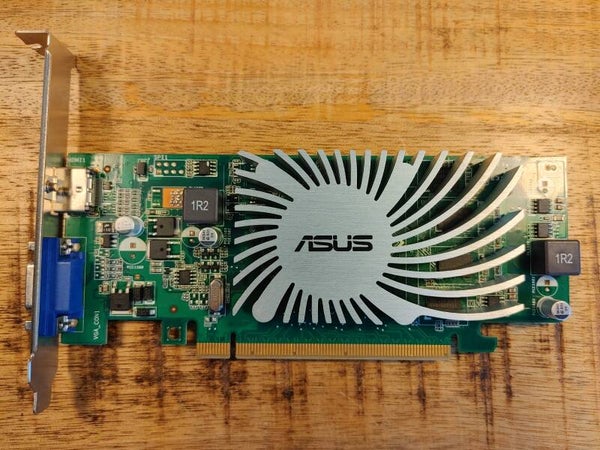 Asus Radeon HD 7470 | 1GB GDDR3 | HDMI | DVI | VGA | PCI-E x16 2.0