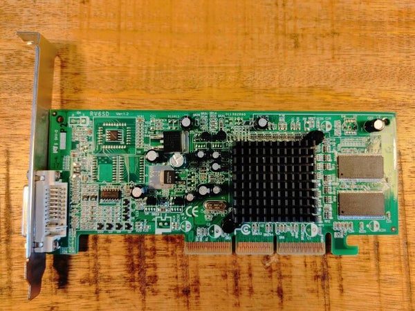 NoName | ATI Radeon 7000 | 32MB SDR | DVI | AGP 4x