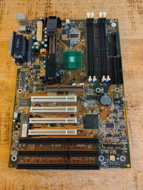 Chaintech 6BTM0 | Slot 1 | ATX