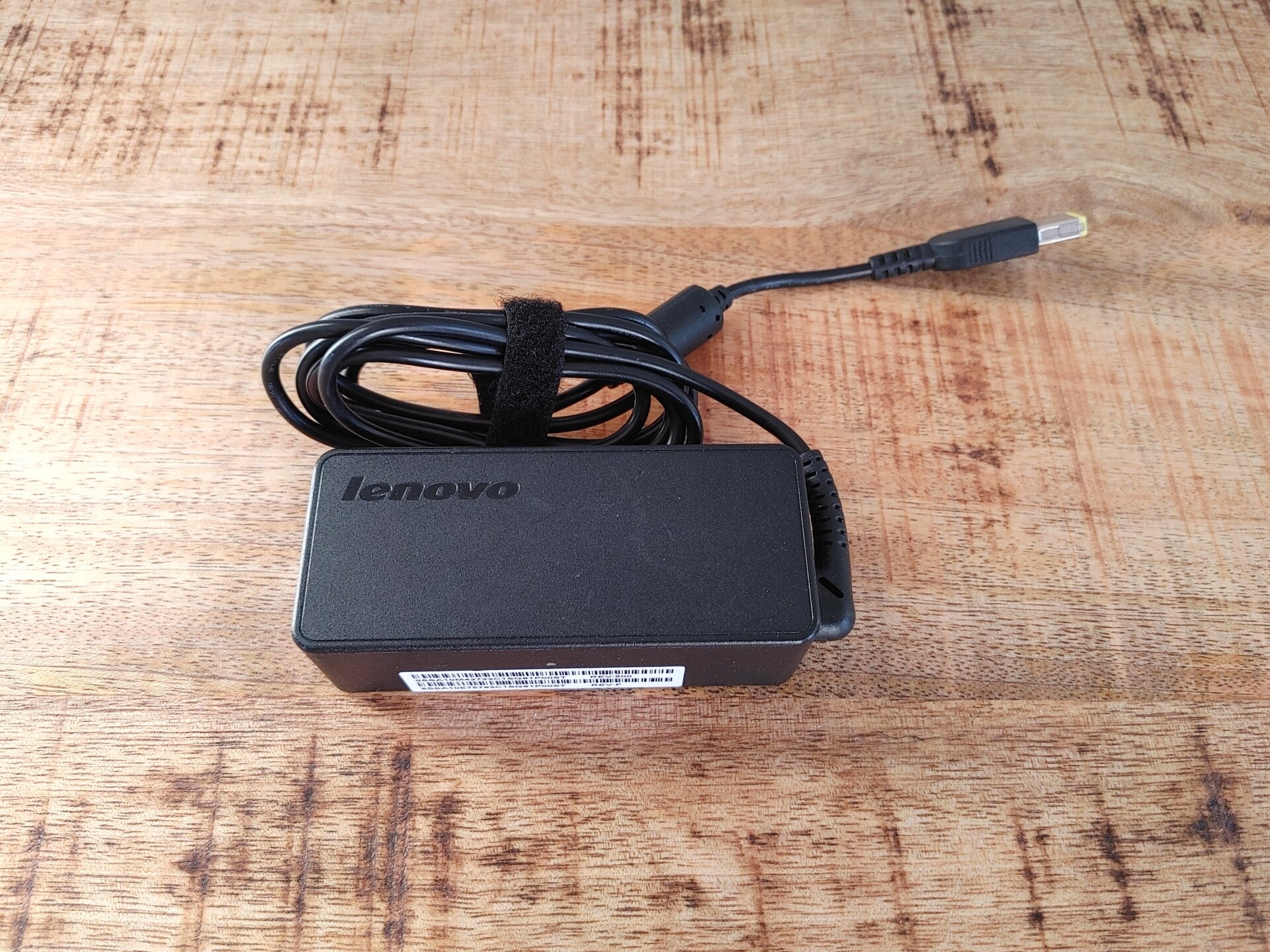 Lenovo adapter 20V | 2.25A | 45W | Square-tip
