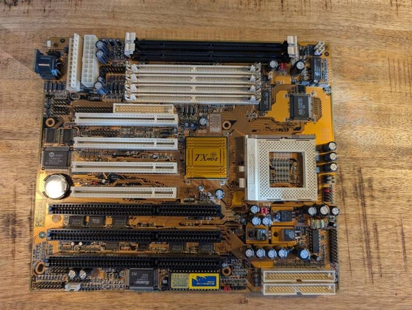 PCChips M571 | Socket 7 | Baby AT