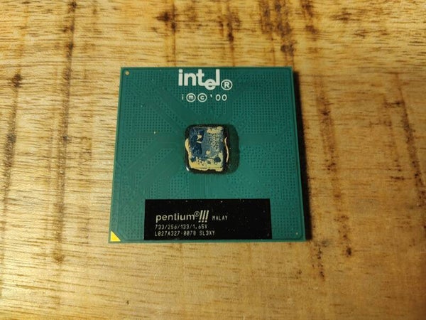 Intel Pentium III | Single Core | 733Mhz | 133Mhz FSB | Socket 370