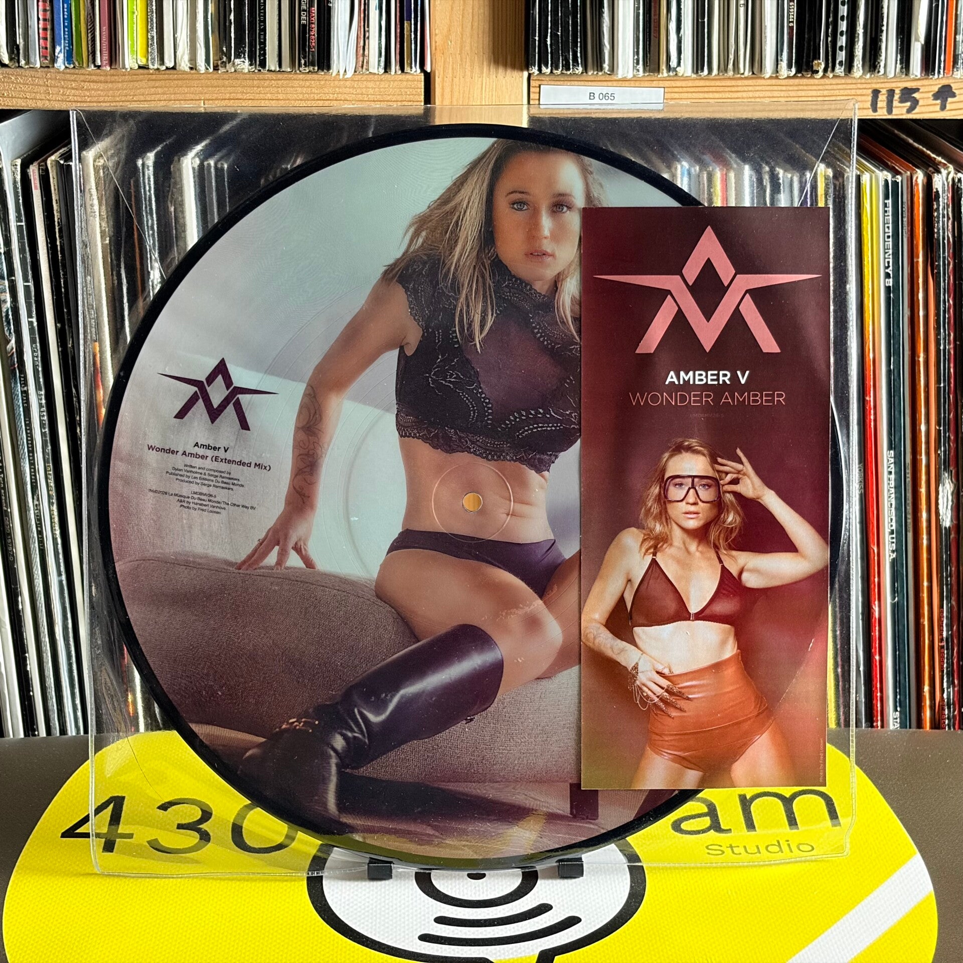 Amber V - Wonder Amber
