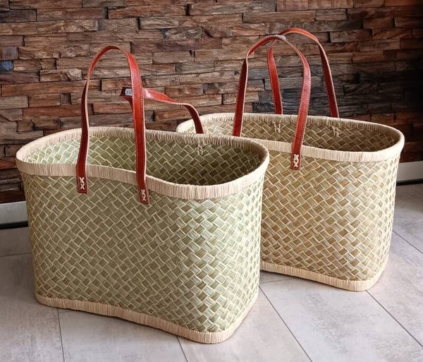🌿 Handgemaakte rieten tassen uit Madagaskar – 3 maten (L, M, S) met leren handvaten