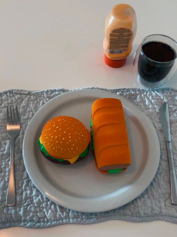 HotDOG? Neen bij ons heb je de hamburger en de hotdog 🌭 🍔