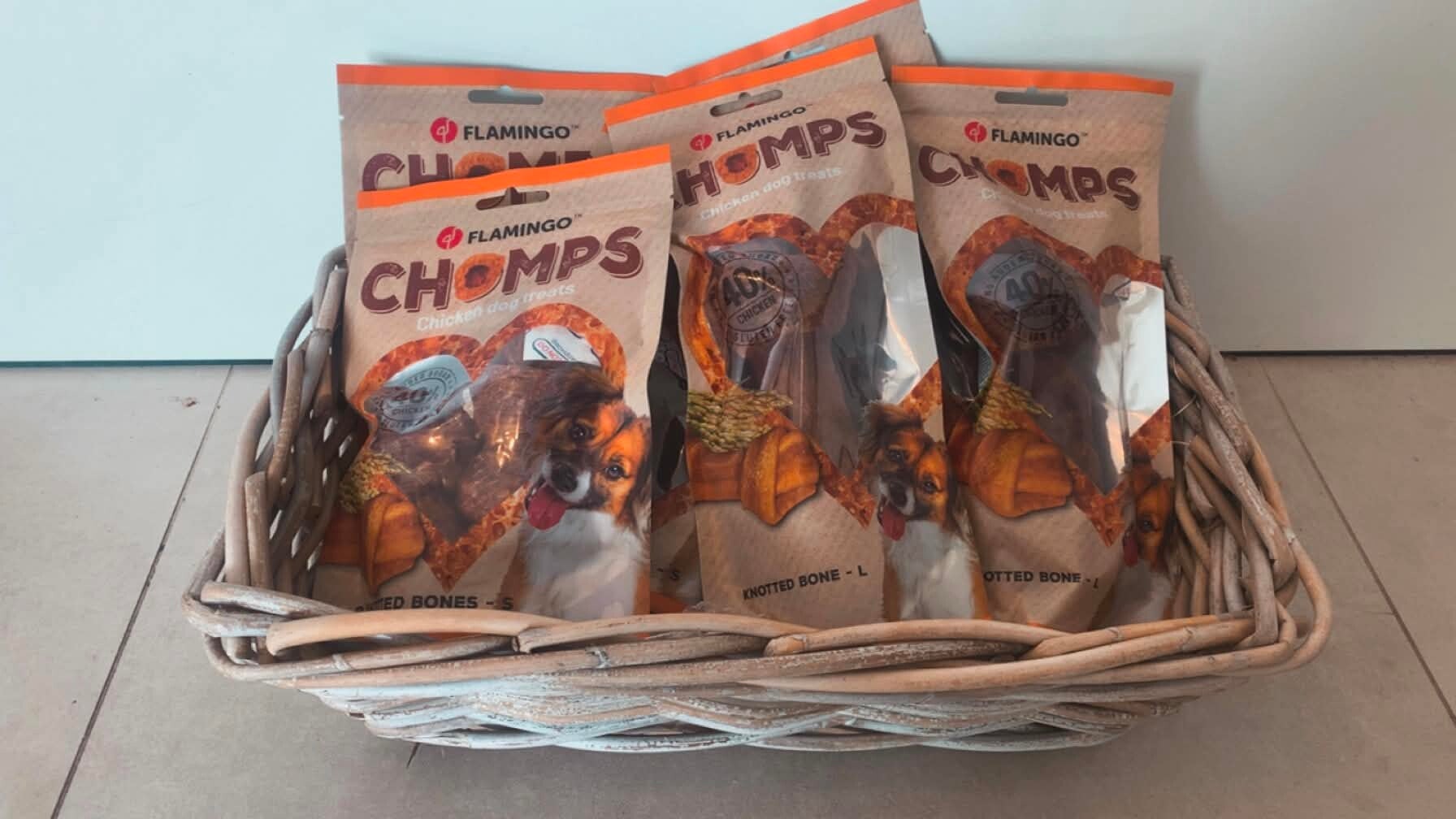 Ook hebben we de KNOTTED BONES 🦴 🍖  Maat S (2 per zakje) = €10 Maat L (1 per zakje) = €8   Deze zijn beide goed voor uuuuren knaag en knauw plezier 🐶   Bestel ze vandaag nog! ☎️