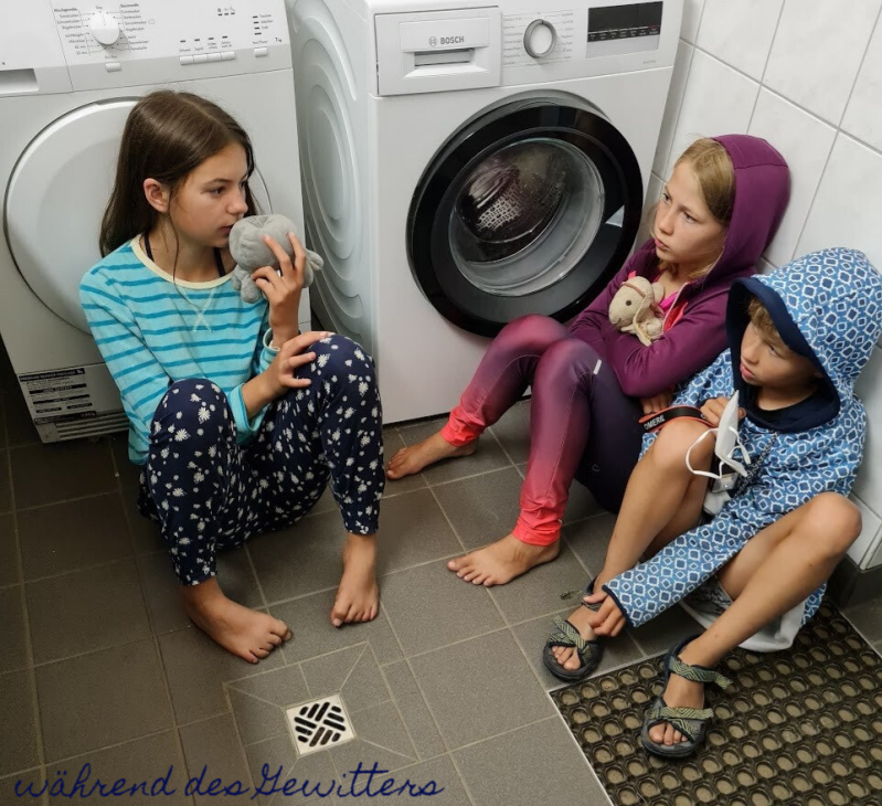 Radreisen mit Kindern I Berlin-Rostock I Krakow Gewitter im Waschhaus abwarten