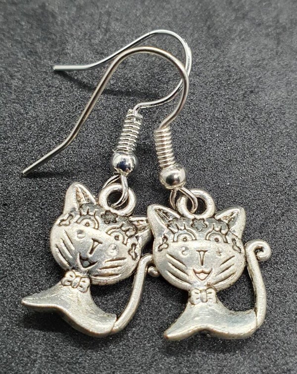 Oorbel hangers kat
