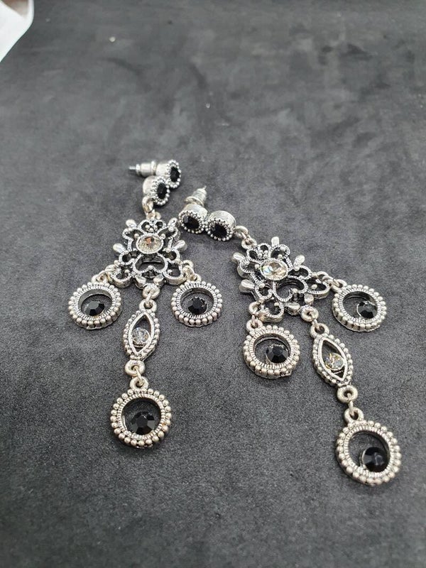 Zwarte bling bling oorbellen