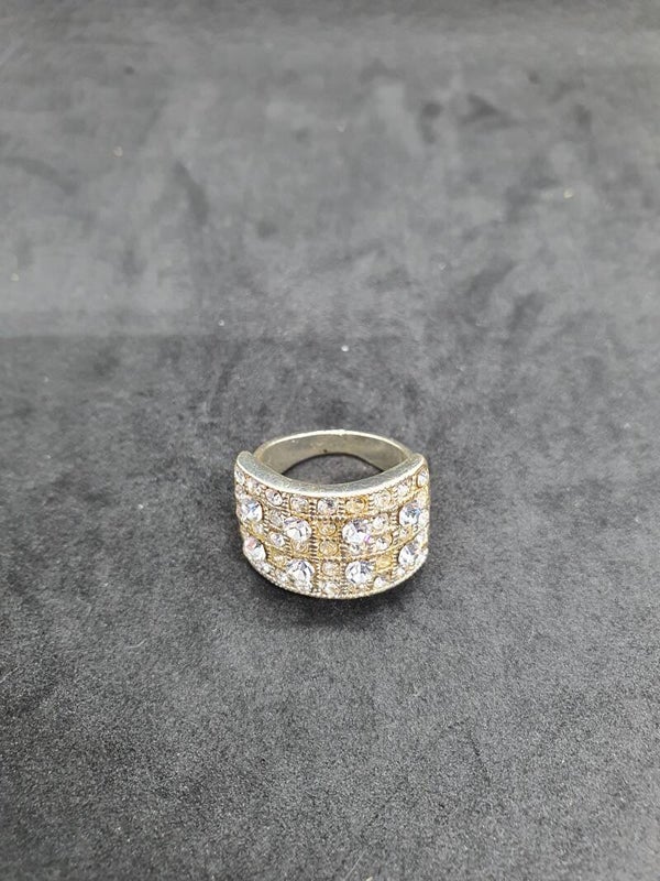 Ring met steentjes