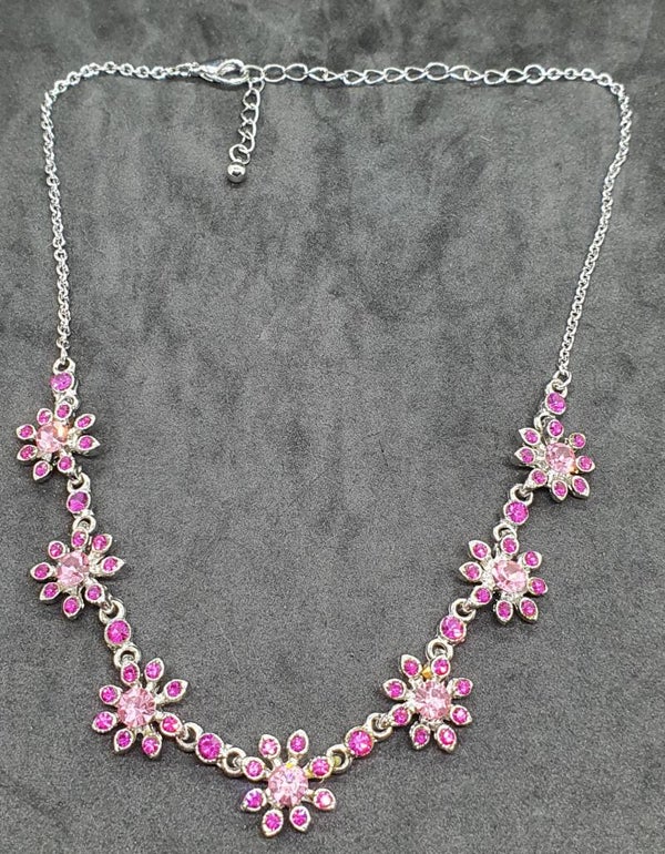 Mooie glimmende ketting met roze bling steentjes