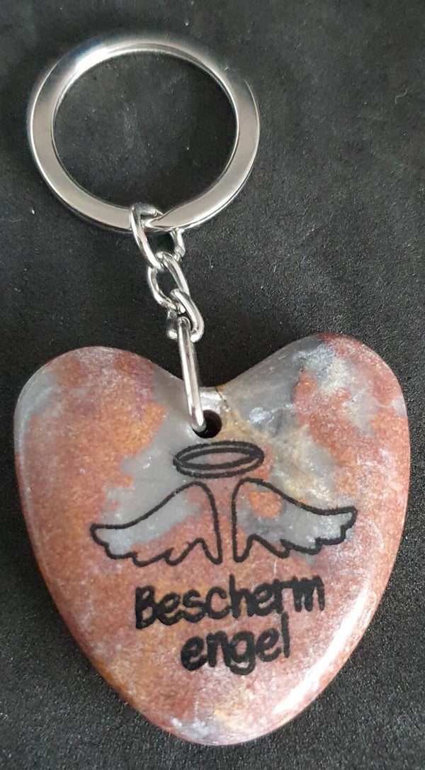 Marmeren hart met beschermengel