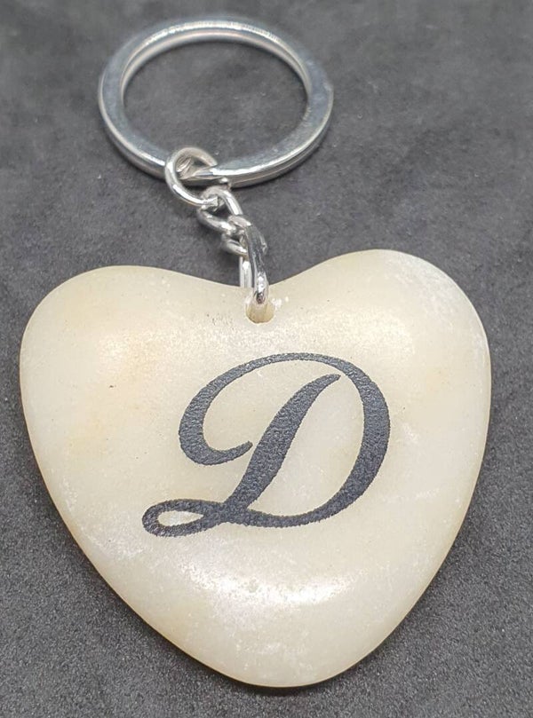Marmeren hart met letter D