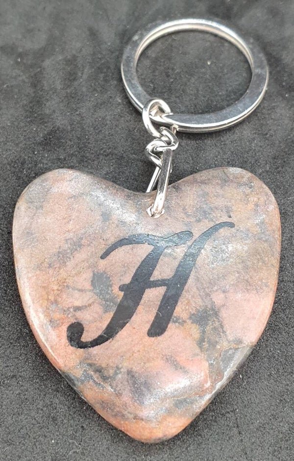 Marmeren hart met letter H