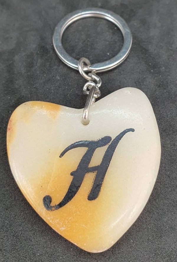Marmeren hart met letter H