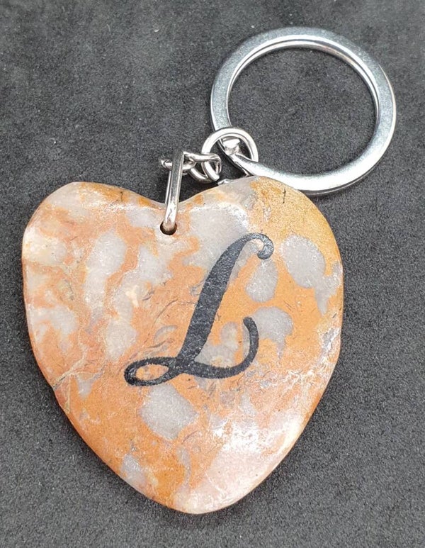 Marmeren hart met letter L