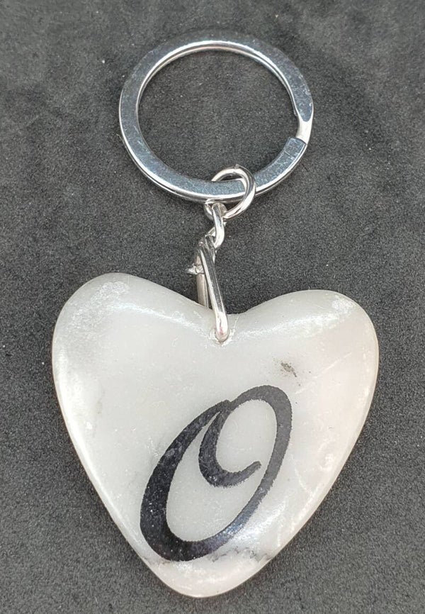 Marmeren hart met letter O