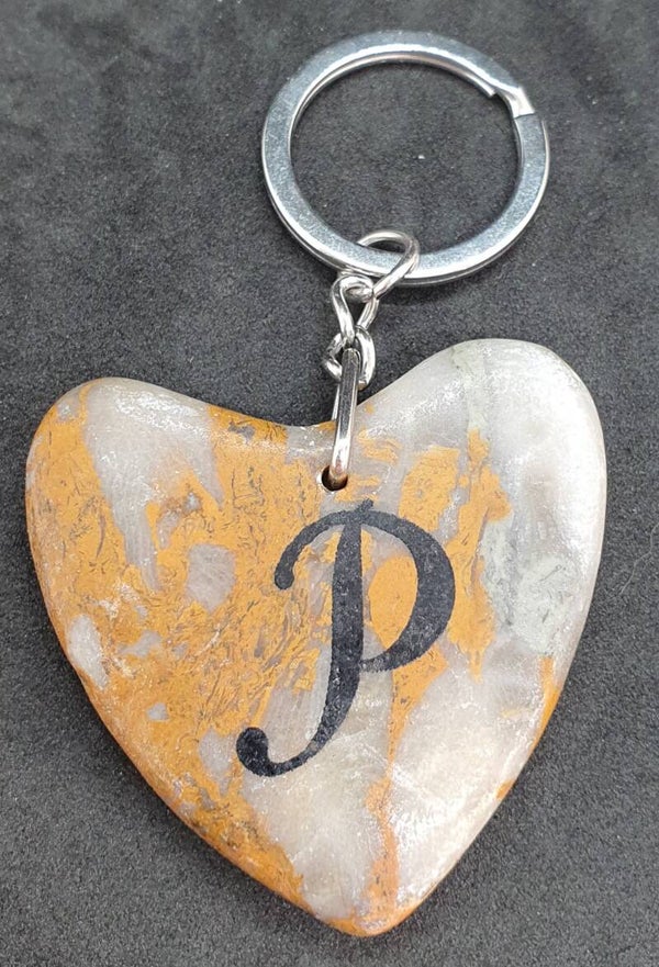 Marmeren hart met letter P