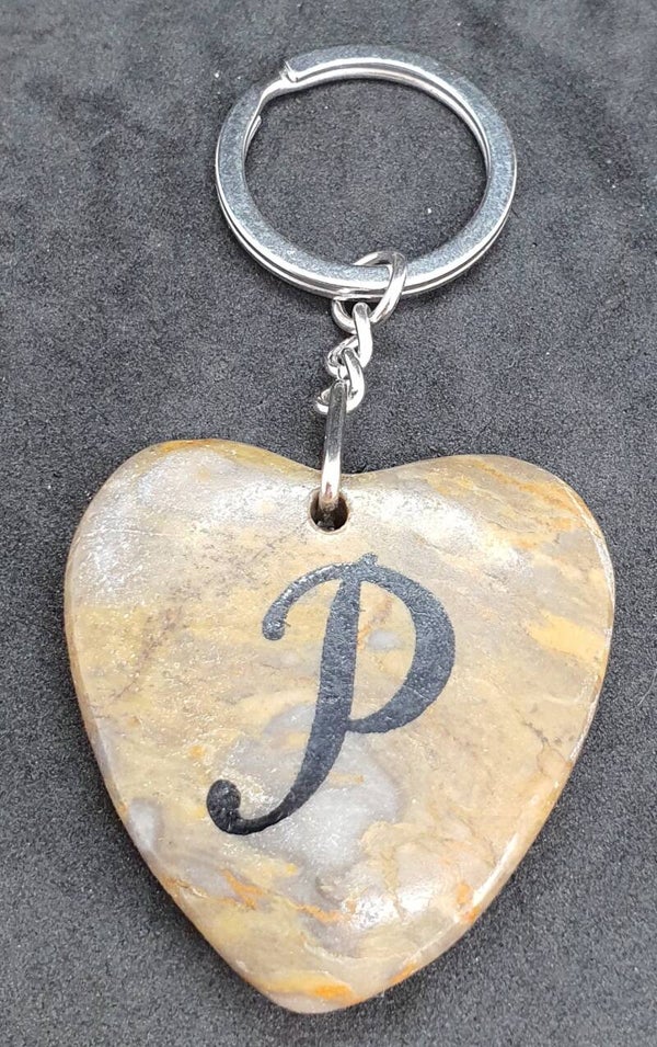 Marmeren hart met letter P
