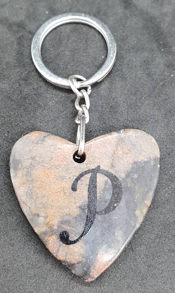Marmeren hart met letter P