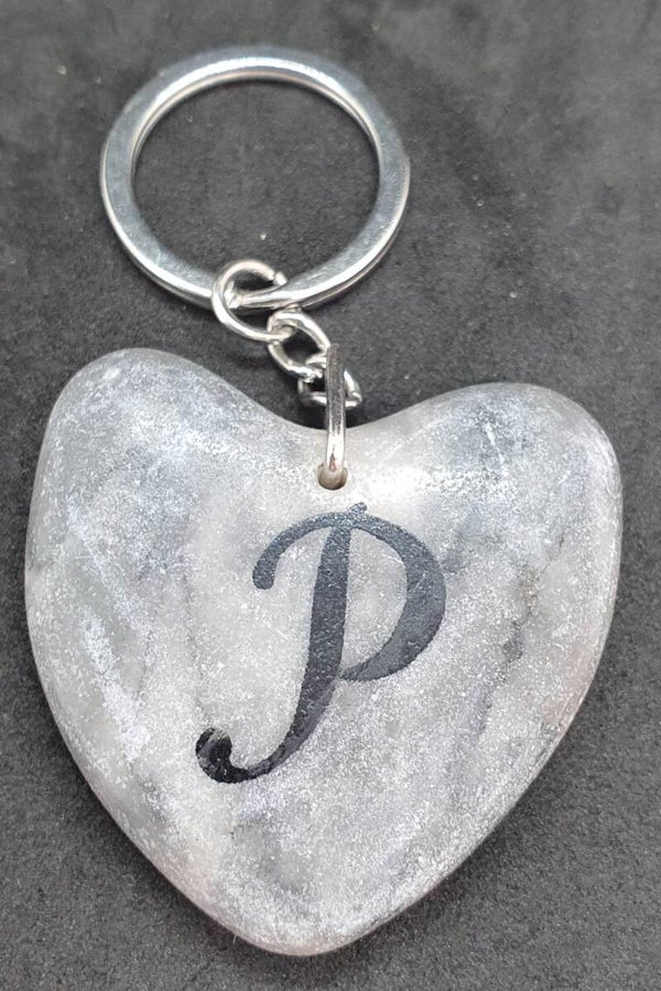 Marmeren hart met letter P